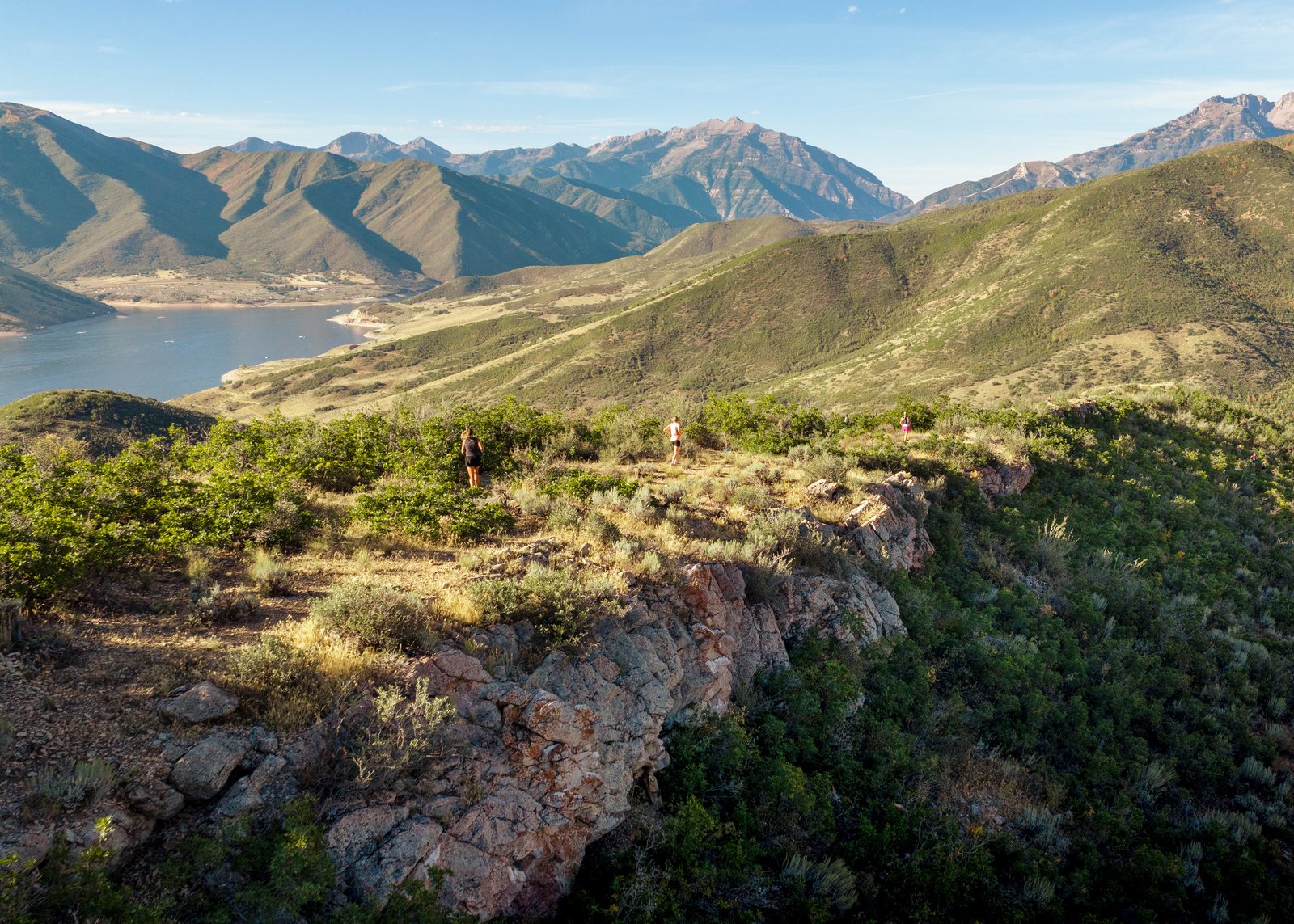 Racers on the ridge with Deer Creek reservoir and the mountains behind.